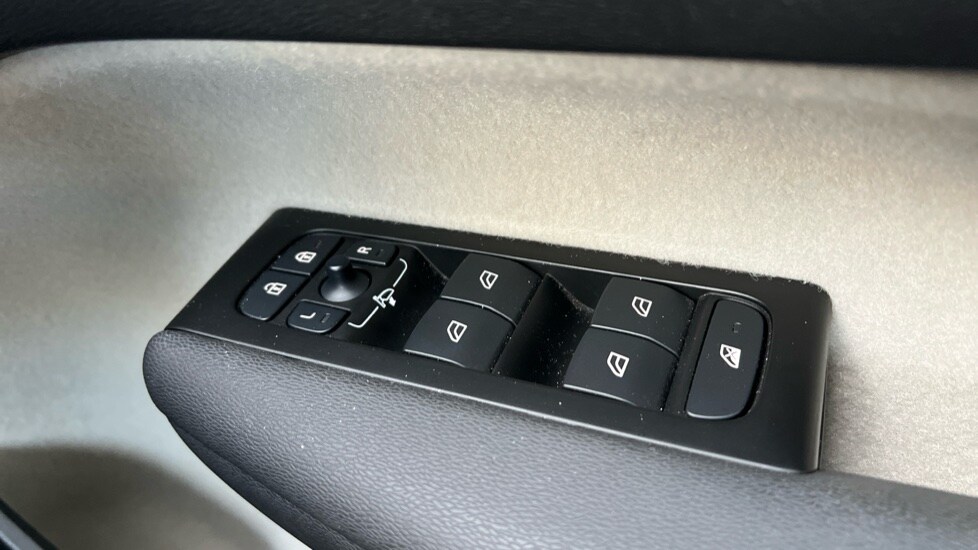 Used Volvo XC40 2022 for sale - 76338887: Photo 33