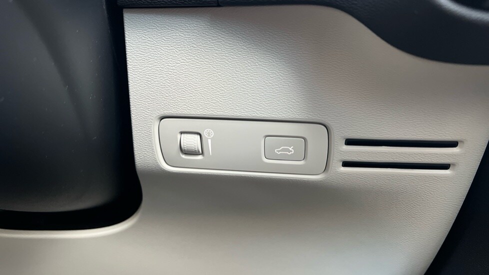 Used Volvo XC40 2022 for sale - 76338887: Photo 55