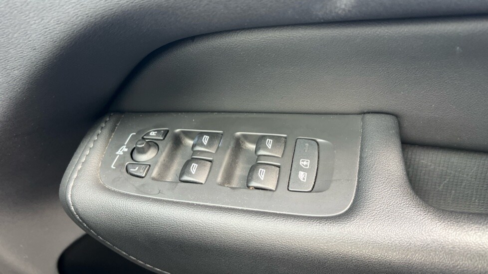 Used Volvo XC60 2023 for sale - 76528944: Photo 32