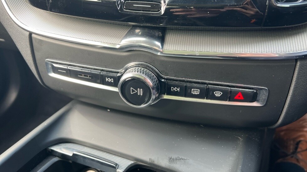 Used Volvo XC60 2023 for sale - 76528944: Photo 60