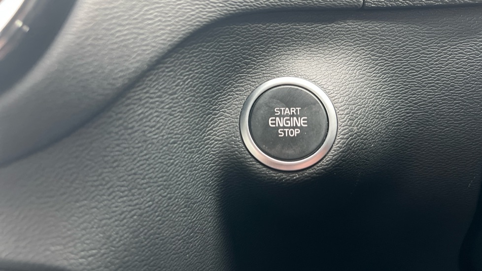 Used Volvo XC40 2024 for sale - 76914886: Photo 28