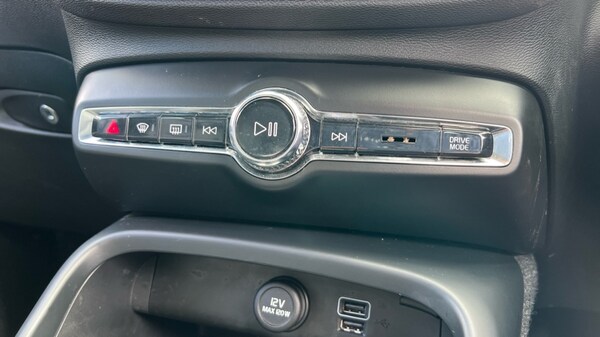 Used Volvo XC40 2020 for sale - 75484633: Photo 63