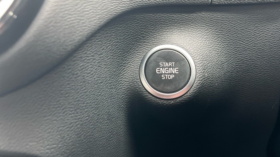 Used Volvo XC40 2024 for sale - 76410639: Photo 28