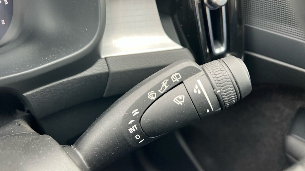 Used Volvo XC40 2024 for sale - 76410639: Photo 30