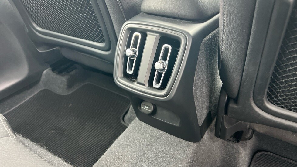 Used Volvo XC40 2024 for sale - 76410639: Photo 44