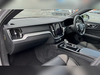 Used Volvo V60 2022 for sale - 75484600: Photo