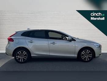 Used Volvo V40 2018 for sale - 75722229: Photo