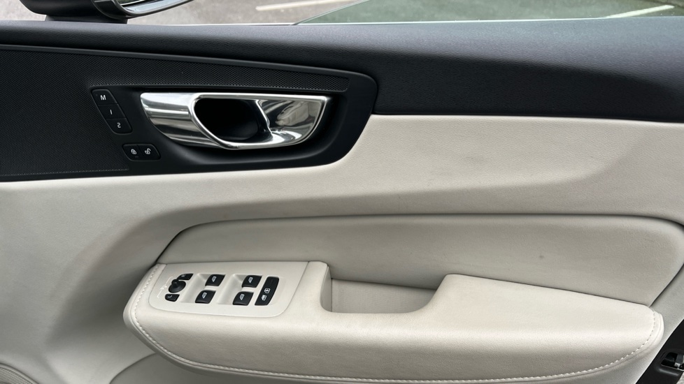 Used Volvo XC60 2018 for sale - 77036011: Photo 30