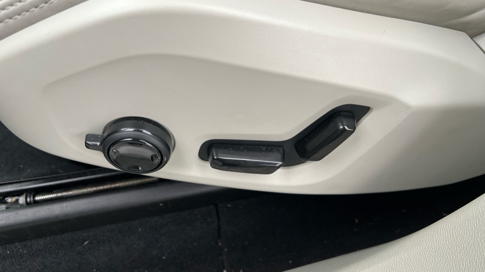 Used Volvo XC60 2018 for sale - 77036011: Photo 32