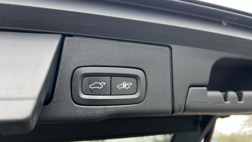 Used Volvo XC60 2018 for sale - 77036011: Photo 37