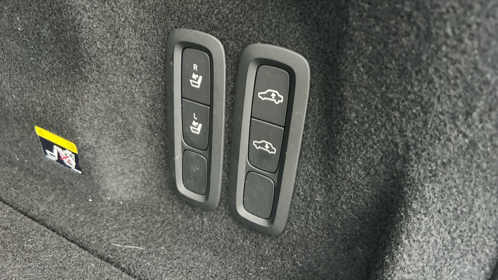 Used Volvo XC60 2018 for sale - 77036011: Photo 39