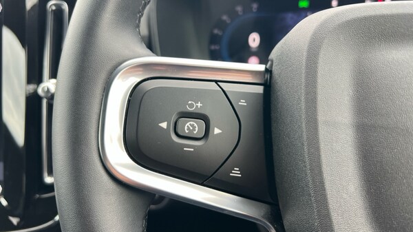 Used Volvo XC40 2025 for sale - 76176312: Photo 18