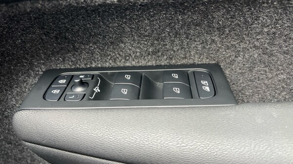 Used Volvo XC40 2025 for sale - 76176312: Photo 33