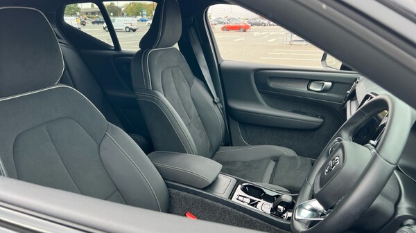 Used Volvo XC40 2025 for sale - 76176312: Photo 9