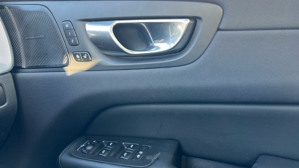 Used Volvo XC60 2023 for sale - 76587061: Photo 15