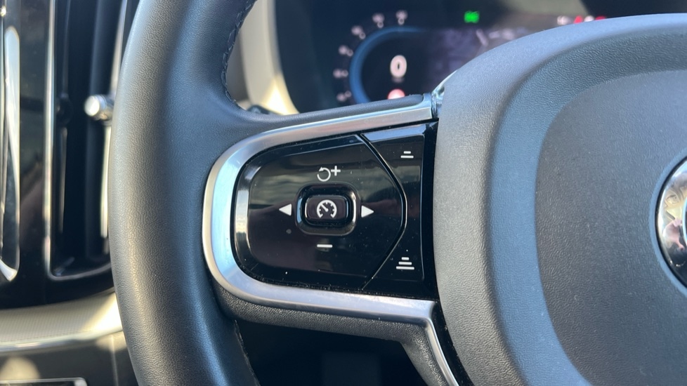 Used Volvo XC60 2023 for sale - 76587061: Photo 18