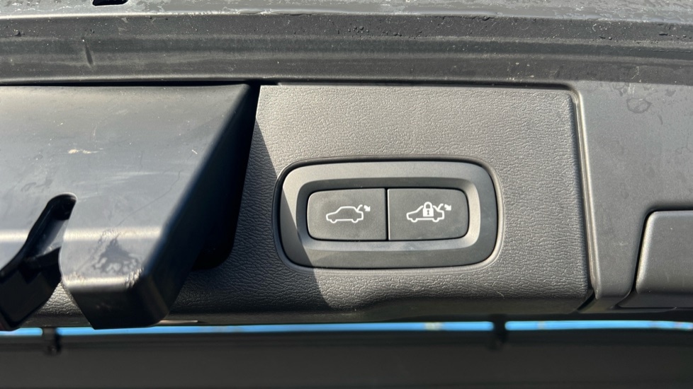 Used Volvo XC60 2023 for sale - 76587061: Photo 54