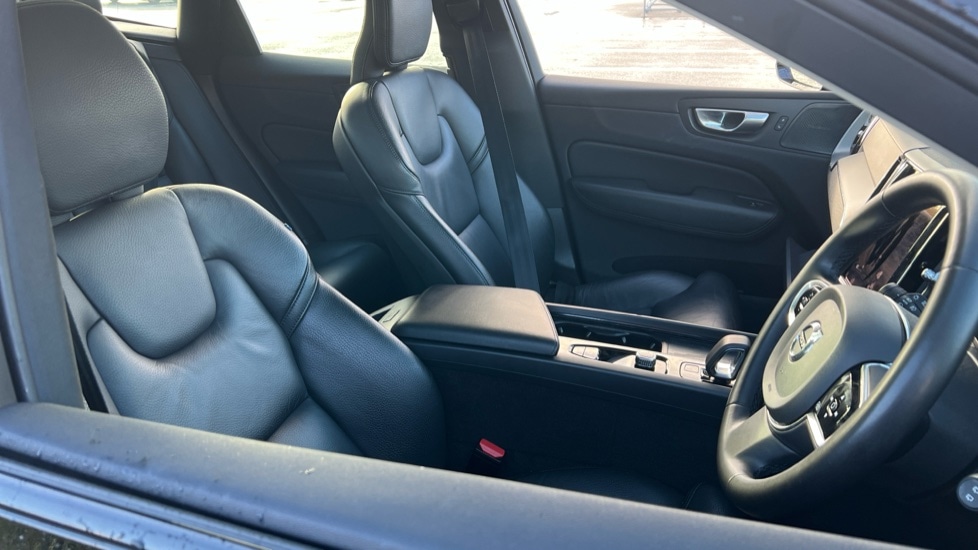 Used Volvo XC60 2023 for sale - 76587061: Photo 9