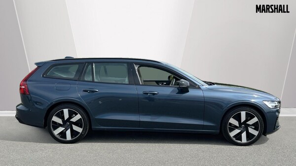 Used Volvo V60 2025 for sale - 75648462: Photo 3