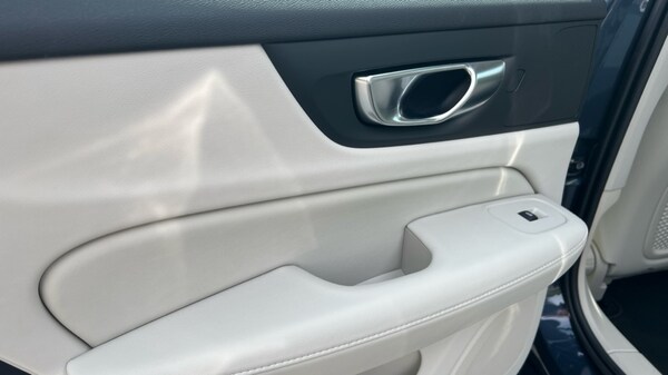 Used Volvo V60 2025 for sale - 75648462: Photo 45