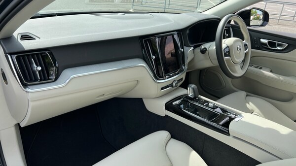Used Volvo V60 2025 for sale - 75648462: Photo 4