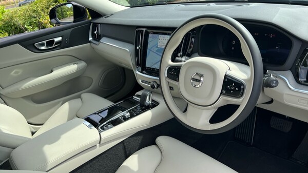 Used Volvo V60 2025 for sale - 75648462: Photo 5
