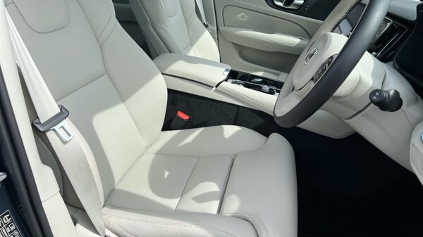Used Volvo V60 2025 for sale - 75648462: Photo 9