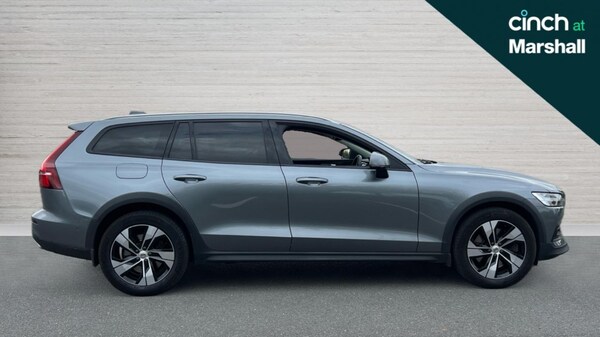 Used Volvo V60 2020 for sale - 76146125: Photo 2