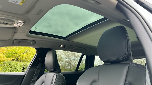 Used Volvo V60 2020 for sale - 76146125: Photo 31