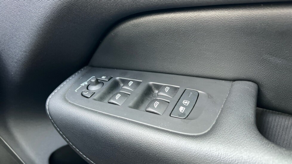 Used Volvo XC60 2023 for sale - 76328133: Photo 33