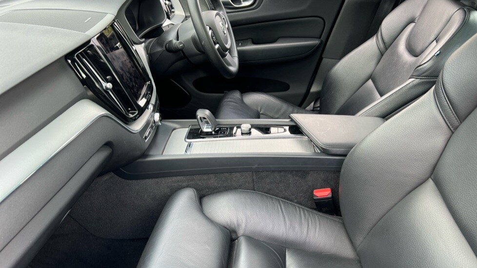 Used Volvo XC60 2023 for sale - 76328133: Photo 54