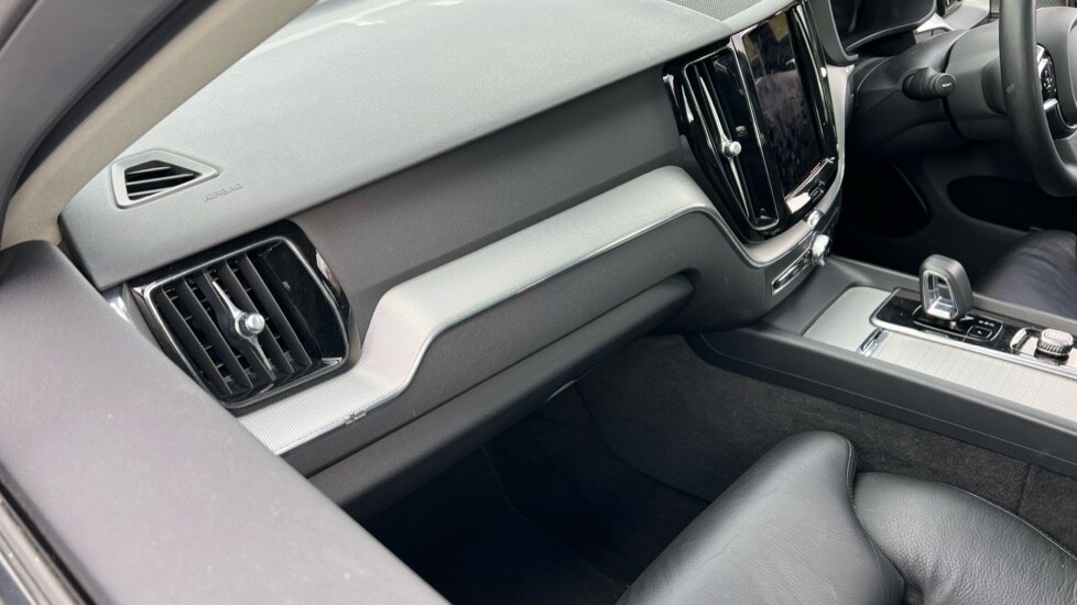 Used Volvo XC60 2023 for sale - 76328133: Photo 55