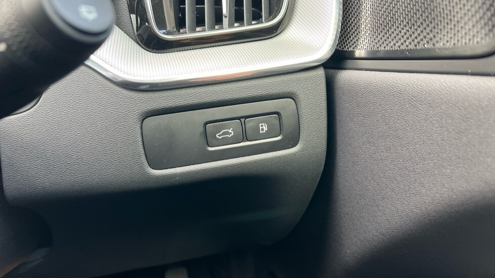 Used Volvo XC60 2023 for sale - 76328133: Photo 63