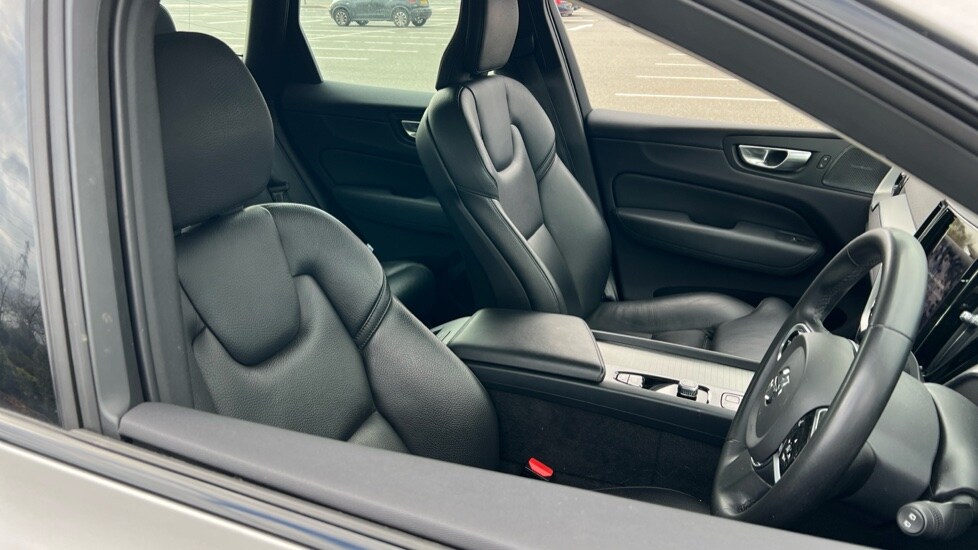 Used Volvo XC60 2023 for sale - 76328133: Photo 9