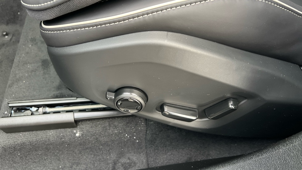 Used Volvo XC60 2025 for sale - 76874600: Photo 32