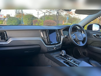 Used Volvo XC60 2023 for sale - 76328307: Photo