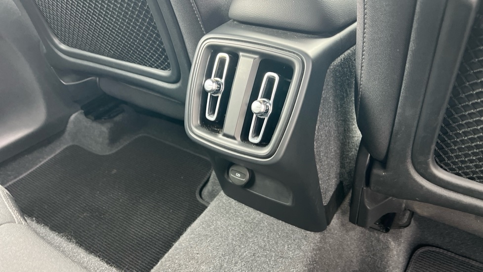 Used Volvo XC40 2024 for sale - 76826583: Photo 44