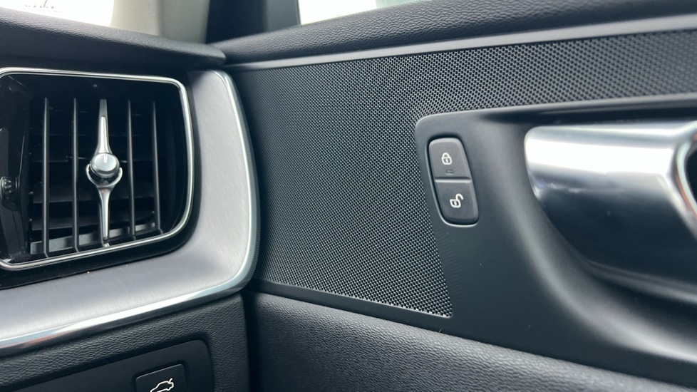 Used Volvo XC60 2022 for sale - 77025500: Photo 53