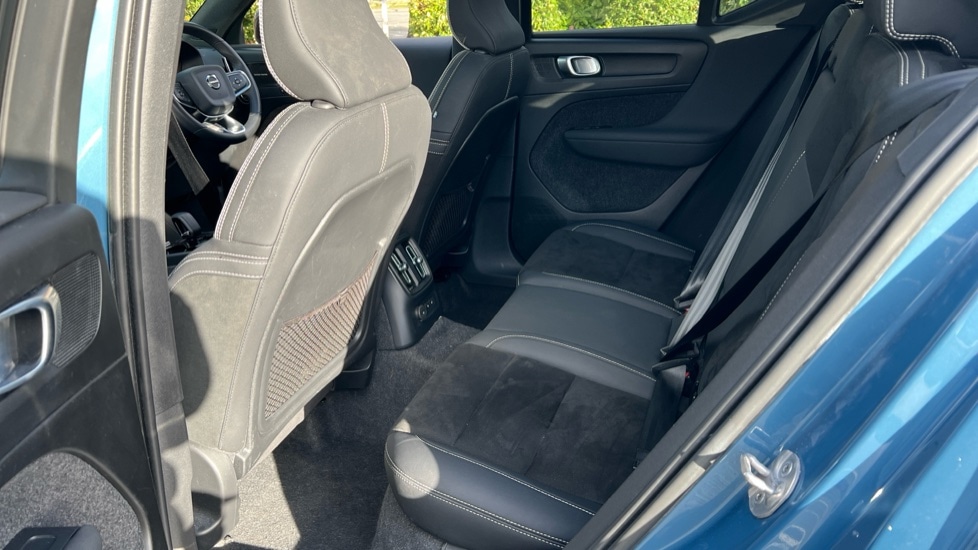 Used Volvo XC40 2023 for sale - 76328262: Photo 10