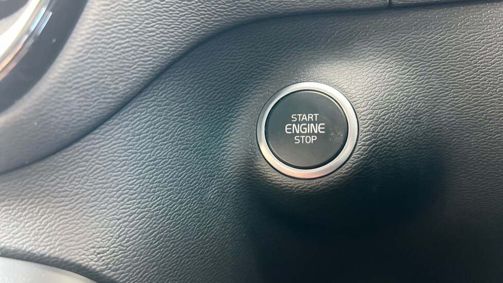 Used Volvo XC40 2023 for sale - 76328262: Photo 28