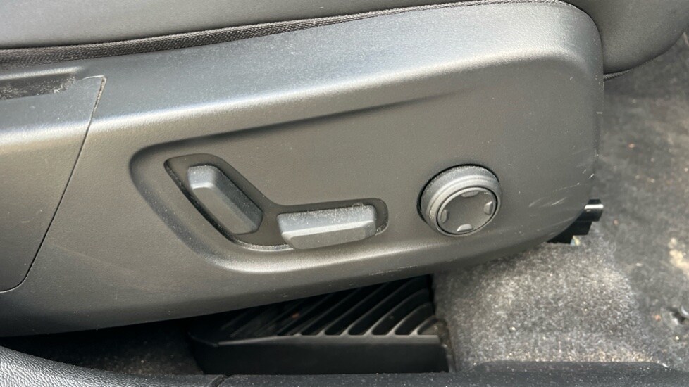 Used Volvo XC40 2023 for sale - 76328262: Photo 32