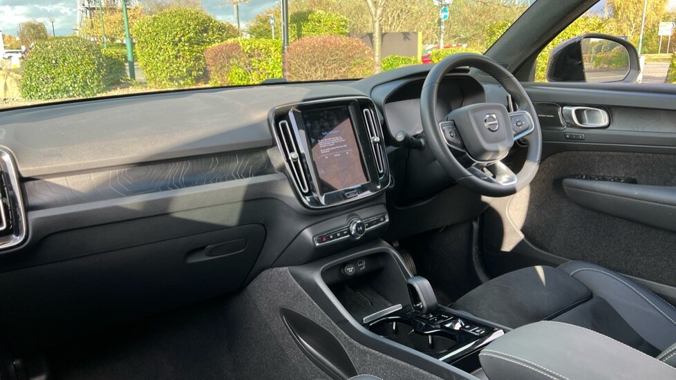 Used Volvo XC40 2023 for sale - 76328262: Photo 4