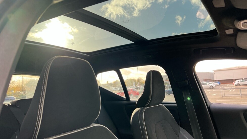 Used Volvo XC40 2023 for sale - 76328262: Photo 42