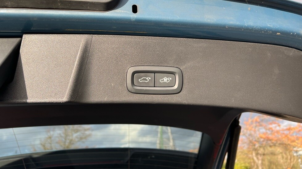 Used Volvo XC40 2023 for sale - 76328262: Photo 43