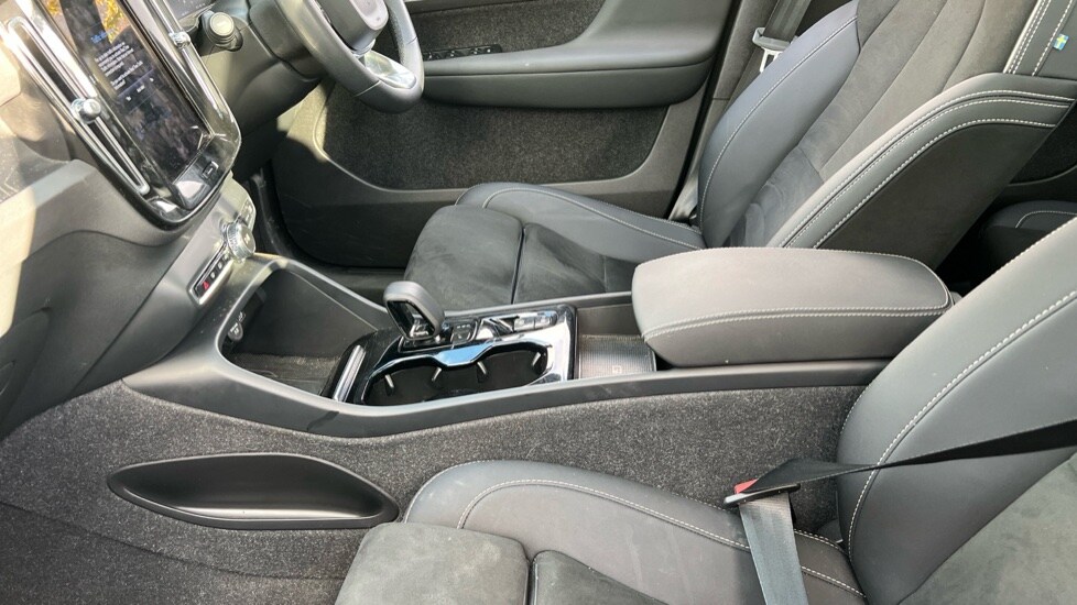 Used Volvo XC40 2023 for sale - 76328262: Photo 49