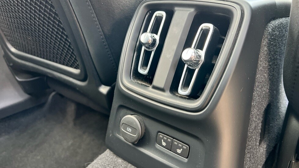 Used Volvo XC40 2023 for sale - 76328262: Photo 56