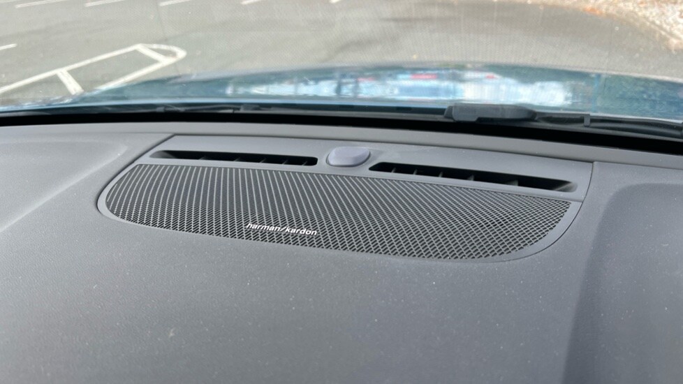 Used Volvo XC40 2023 for sale - 76328262: Photo 60