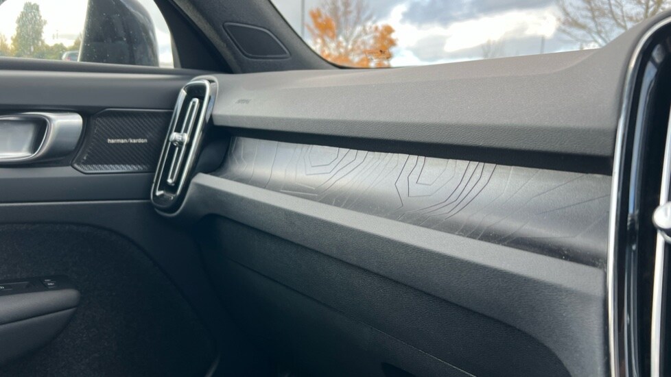 Used Volvo XC40 2023 for sale - 76328262: Photo 61