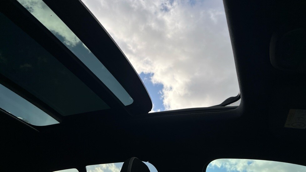 Used Volvo XC40 2023 for sale - 76328262: Photo 64