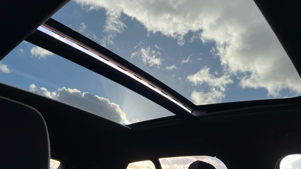 Used Volvo XC40 2023 for sale - 76328262: Photo 65